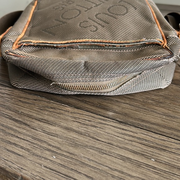 Louis Vuitton Damier Geant Shoulder Bag - Picture 4 of 16